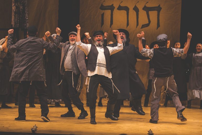 Yiddish ‘Fiddler’ a triumphant theatrical treat at NYTF